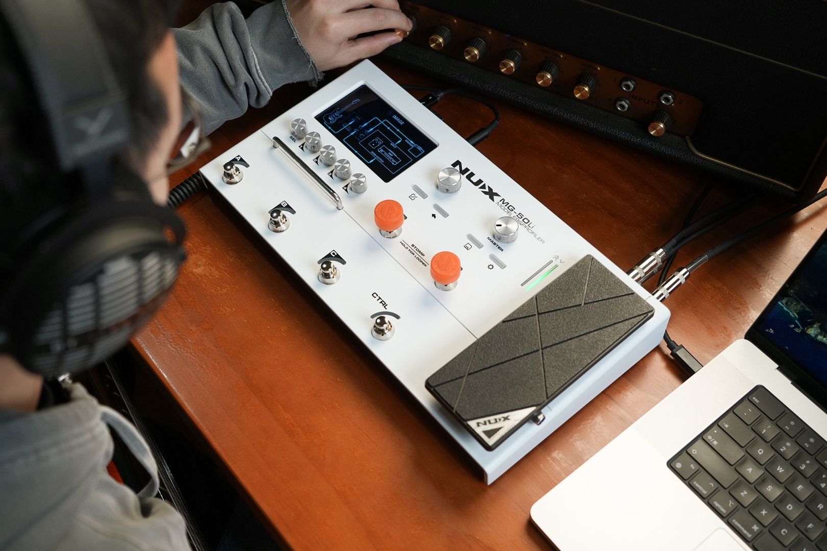 Person profiling an amp using the NUX MG-50LI