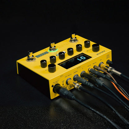 back side panel of NUX dual loop stereo showing the IO included